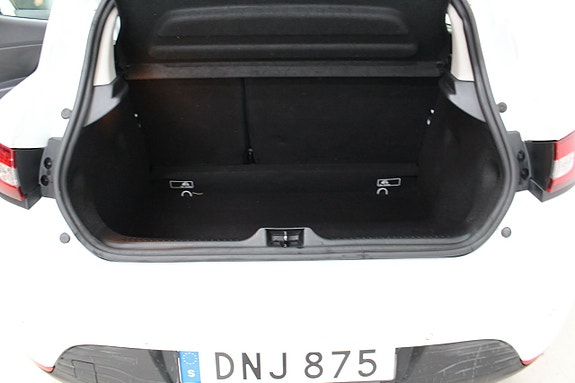 Renault Clio 18 of 22