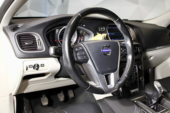 Volvo V40 14 of 24
