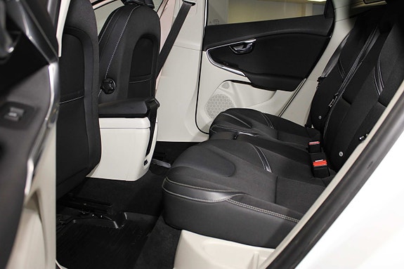 Volvo V40 13 of 24
