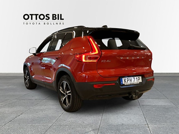 Volvo XC40 2 of 5