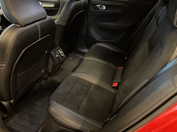 Volvo XC40 7 of 12
