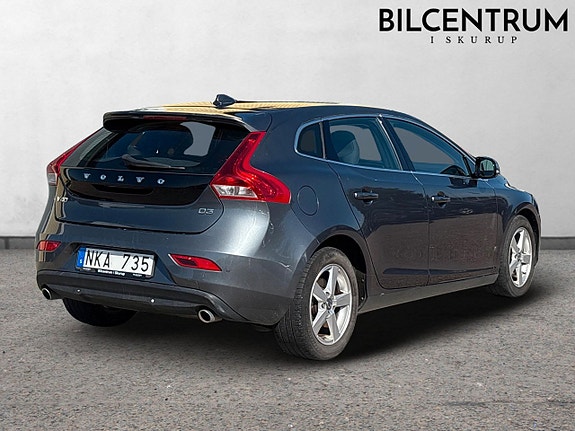Volvo V40 2 of 5