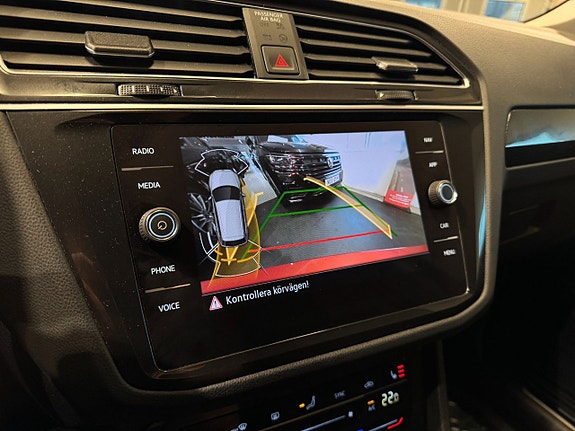 Volkswagen Tiguan 12 of 27