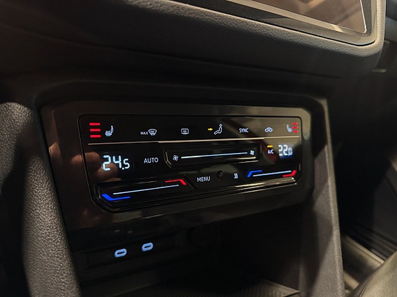 Volkswagen Tiguan 16 of 27