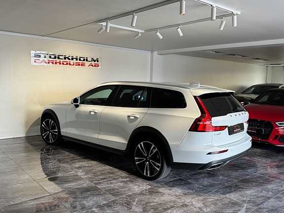 Volvo V60 Cross Country 6 of 18