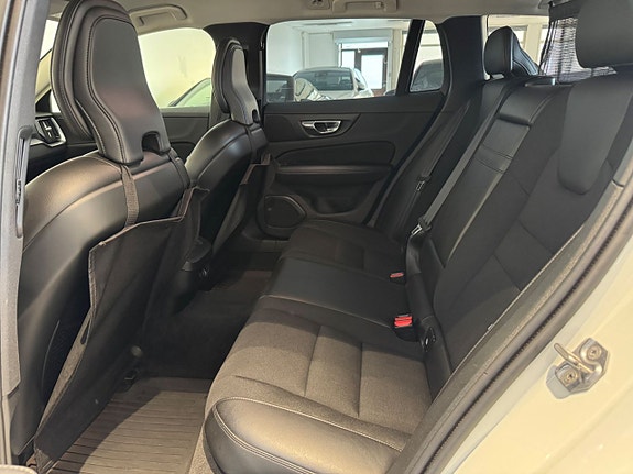 Volvo V60 Cross Country 13 of 18