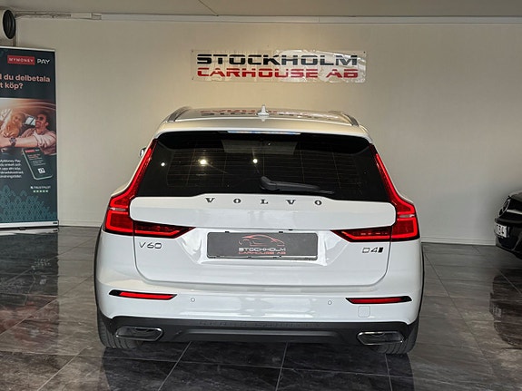 Volvo V60 Cross Country 7 of 18
