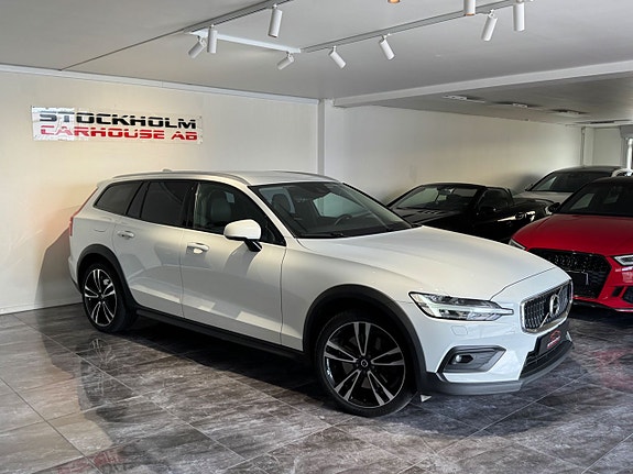 Volvo V60 Cross Country 3 of 5