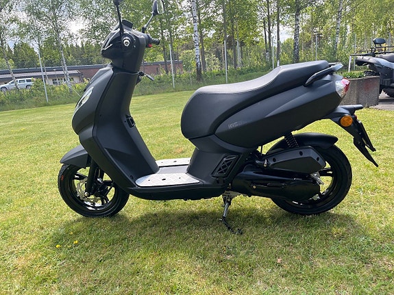 Peugeot Kisbee 4-takt Black edition  I BUTIK NU