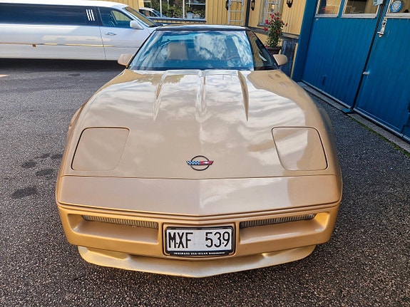 Chevrolet Corvette 3 of 5