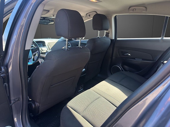 Chevrolet Cruze 7 of 15