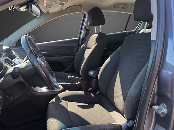 Chevrolet Cruze 5 of 15