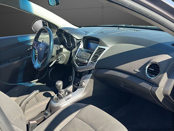 Chevrolet Cruze 10 of 15