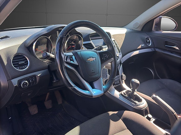 Chevrolet Cruze 6 of 15