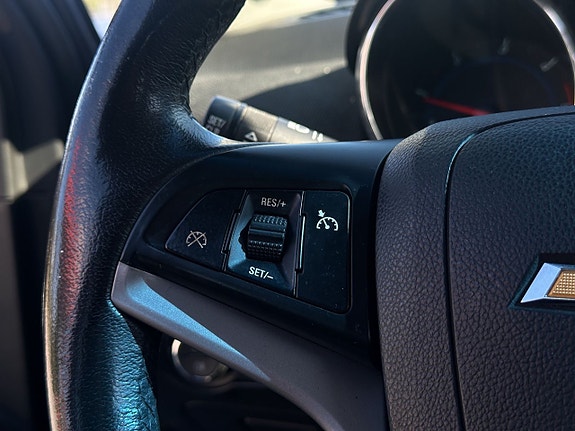 Chevrolet Cruze 11 of 15