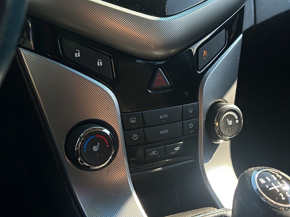 Chevrolet Cruze 13 of 15