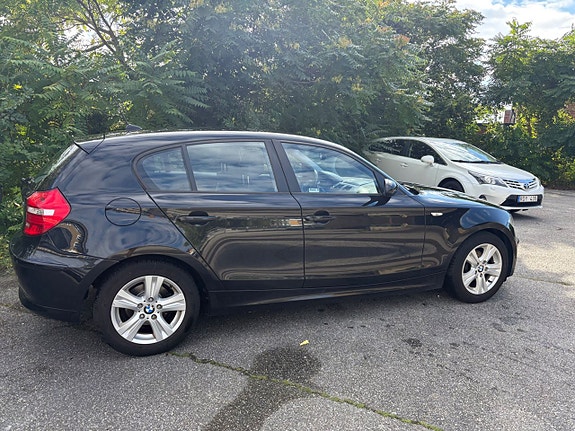 BMW 116i 2 of 5