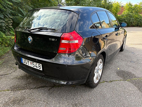 BMW 116i 3 of 5