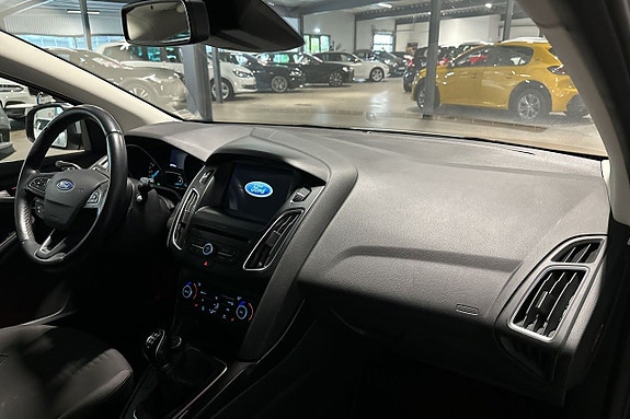 Ford Focus 9 of 18