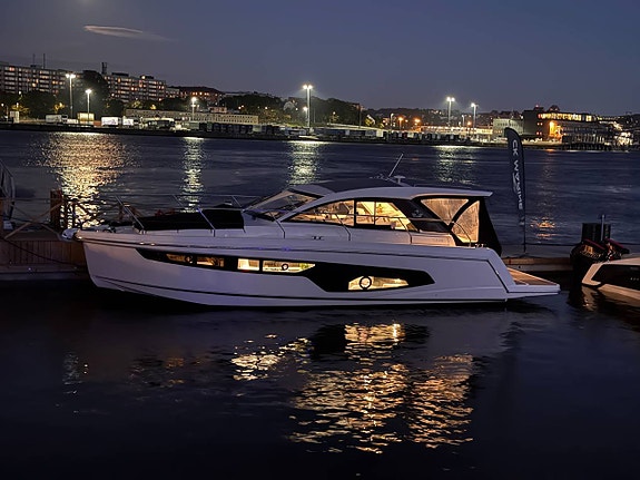 Sealine S335 • 1 x VP D6-440 • Avdragbar moms • Inbyte? 2 of 5