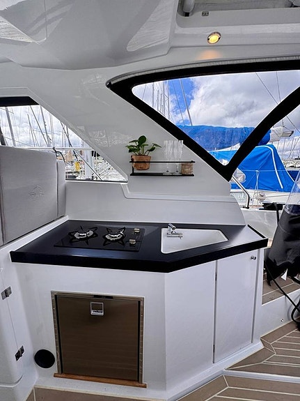 Sealine S335 • D6-440 • Ankarspel i aktern • Vinterförvaring 6 of 12