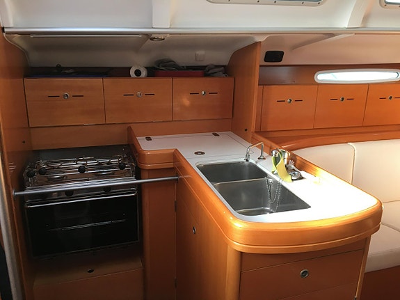 Mycket fin cruiser/racer Beneteau First 40.7 uthyres 8 of 12