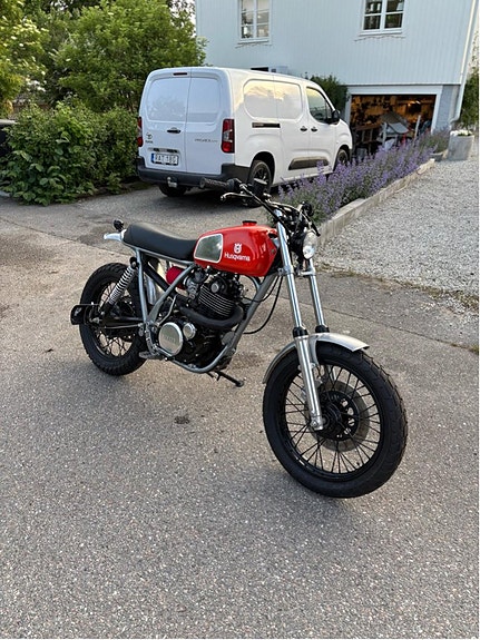 Yamaha SR500 2 of 5