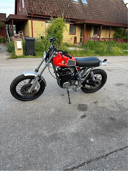 Yamaha SR500 4 of 5