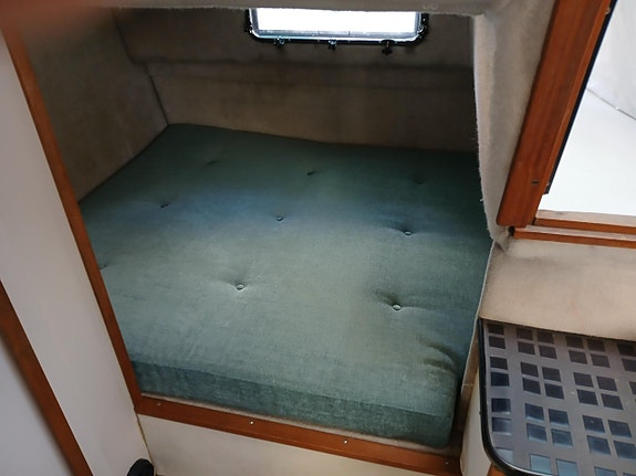 Carver Montego 28 Mid Cabin 1990 10 of 15