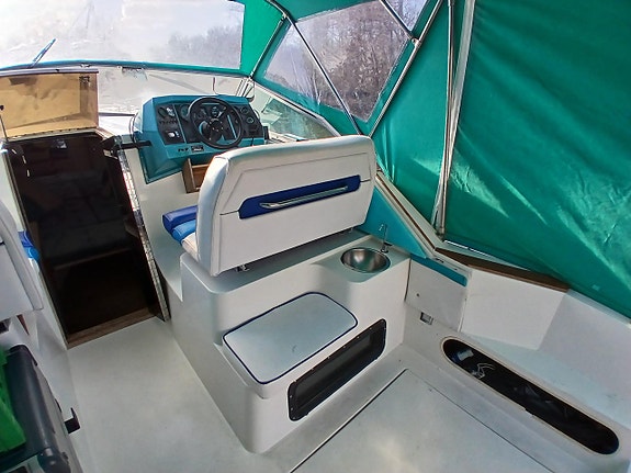 Carver Montego 28 Mid Cabin 1990 6 of 15