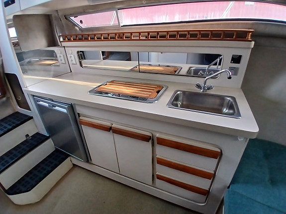 Carver Montego 28 Mid Cabin 1990 13 of 15