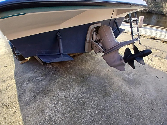 Carver Montego 28 Mid Cabin 1990 3 of 15
