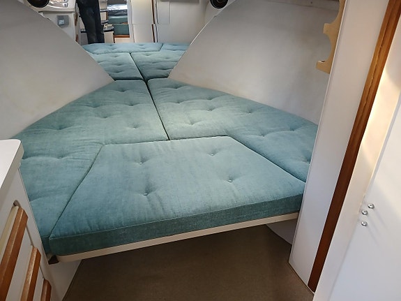 Carver Montego 28 Mid Cabin 1990 12 of 15