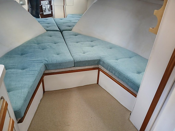 Carver Montego 28 Mid Cabin 1990 9 of 15