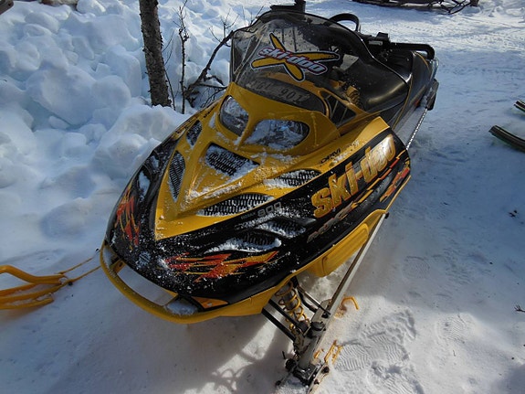 Ski-Doo renegade 800 2 of 4