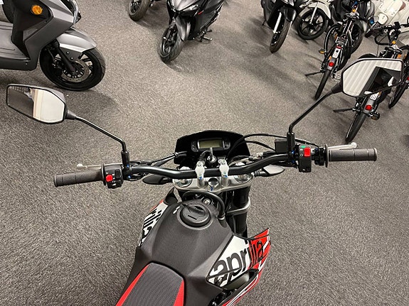 Aprilia SX 125 3 of 4