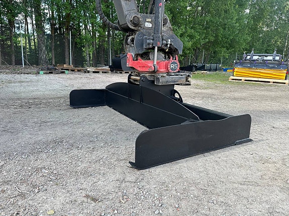 Planeringsbalk med skärstål för grävmaskin 9 of 12