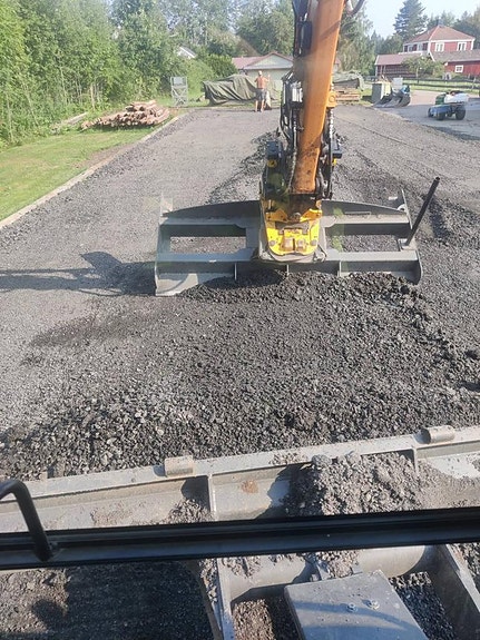 Planeringsbalk med skärstål för grävmaskin 6 of 12
