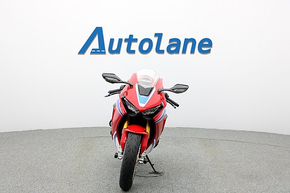 Honda CBR 1000 RR SP2 7 of 30