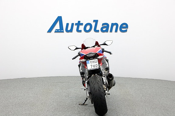 Honda CBR 1000 RR SP2 8 of 30