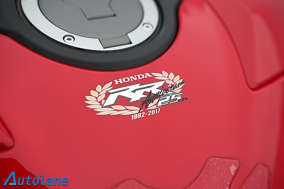 Honda CBR 1000 RR SP2 25 of 30