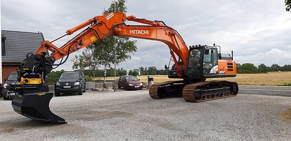 Hitachi ZX 300 LC - 6 , Uthyres 2 of 7