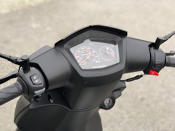 Peugeot Kisbee Mad Black Svart NU i BUTIK 3 of 4