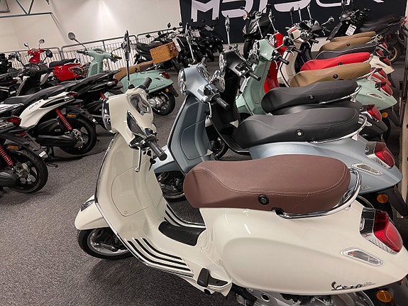 Vespa Primavera " NY " 4 of 4