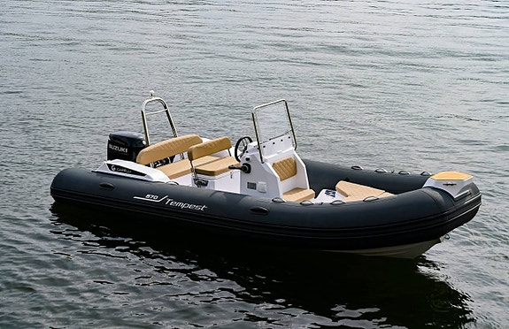 Capelli Tempest 570 SWE med Suzuki DF100,