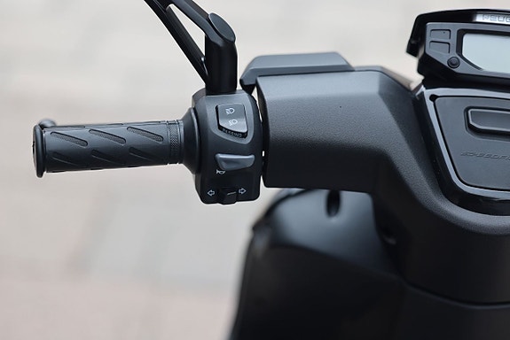 Peugeot Speedfight 4 EU5+| Mad Black | *NYA* | KAMPANJ 14 of 15