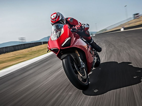 Ducati Panigale V4 S 7 of 9