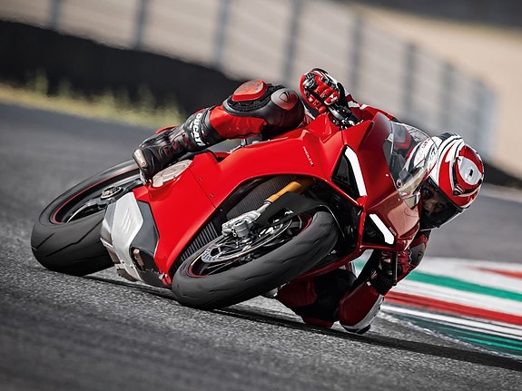 Ducati Panigale V4 S 8 of 9