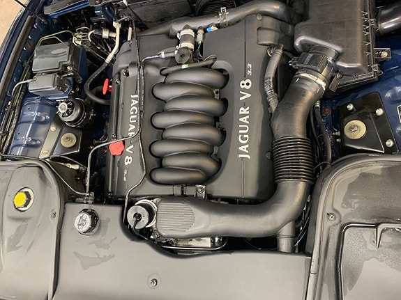 Jaguar XJ 9 of 14