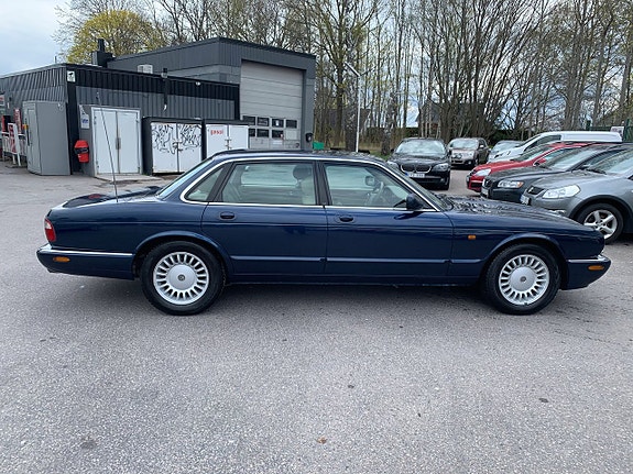 Jaguar XJ 5 of 14